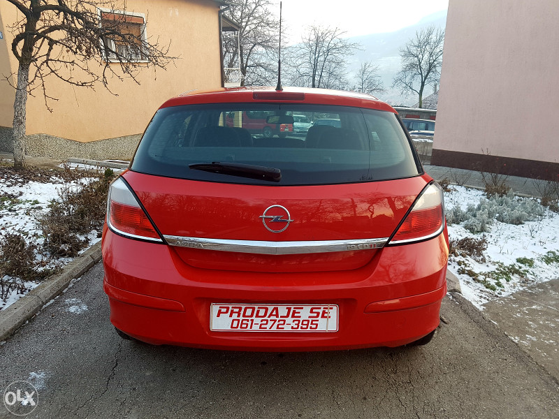 OPEL ASTRA 1.9 CDTI COSMO SPORT LIMUZINA