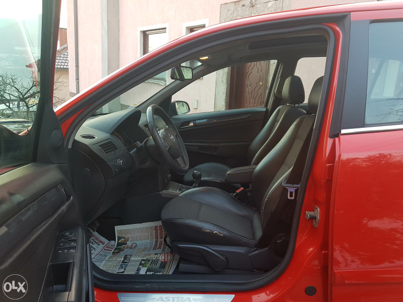 OPEL ASTRA 1.9 CDTI COSMO SPORT LIMUZINA