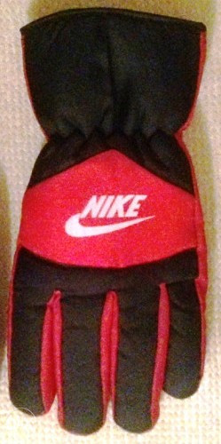 Prodajem crvene nove Nike rukavice