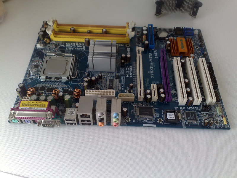 Maticna ploca i procesor ASRock > 775XFire-VSTA