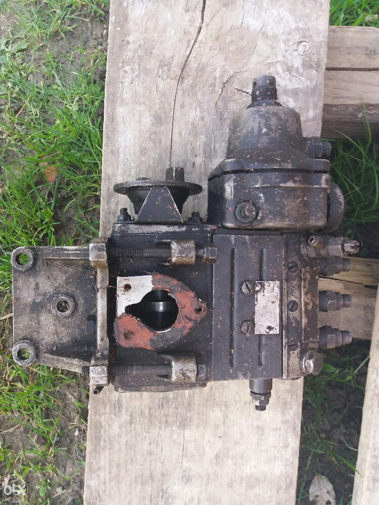 Dijelovi traktor boš pumpa IMT 533