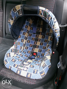 Bebi nosiljka (sjedalica za auto) i kišobran kolica