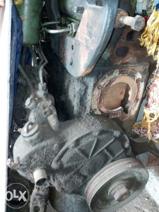 Djelovi motora i mjenjaca mercedes 809