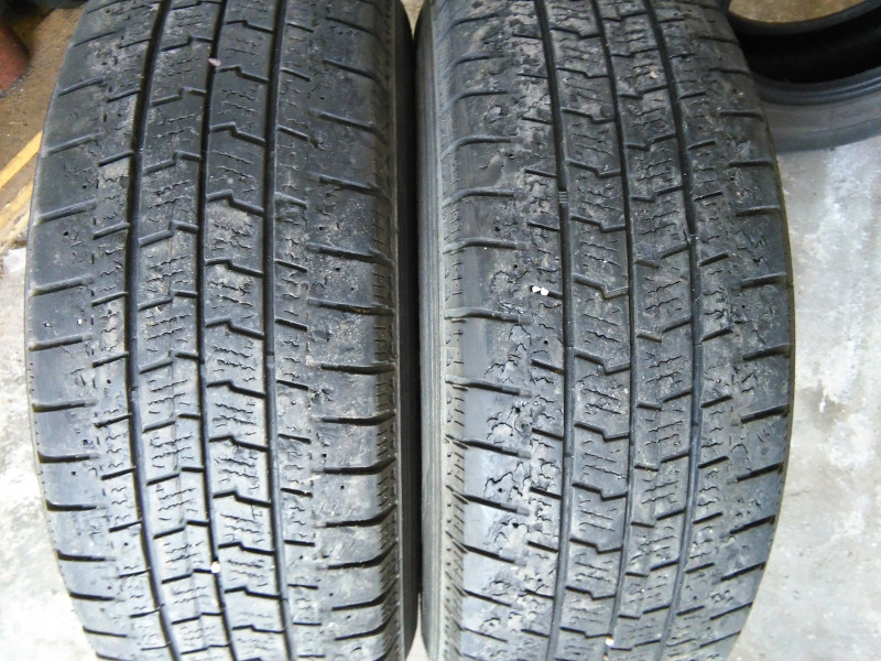 2 kom. Goodyear 225 70 R15c, 225/70/15 c, 225/70 R15 c