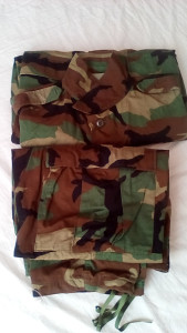 VOJNE HLAČE BLUZA UNIFORMA WOODLAND